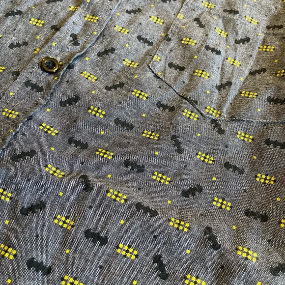 Batman Button Up‎ Shirt Men’s Size XXL Gray Logo DC Comics Short Sleeve - Picture 2 of 9